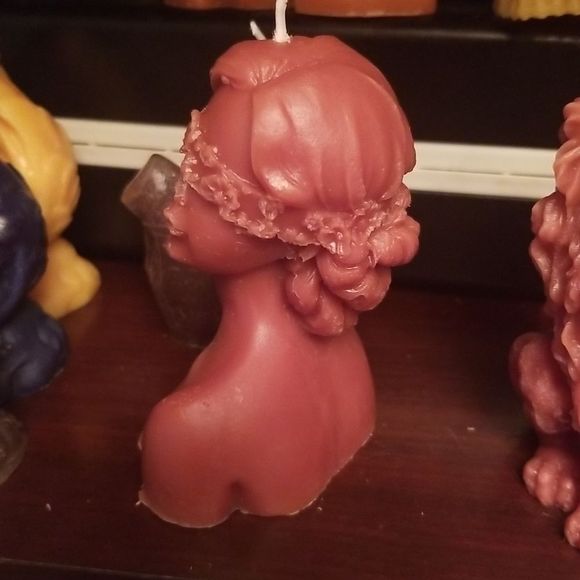 Blind folded Lady bust candle in harvest leaves scent,  custom made new soy wax - Picture 3 of 6